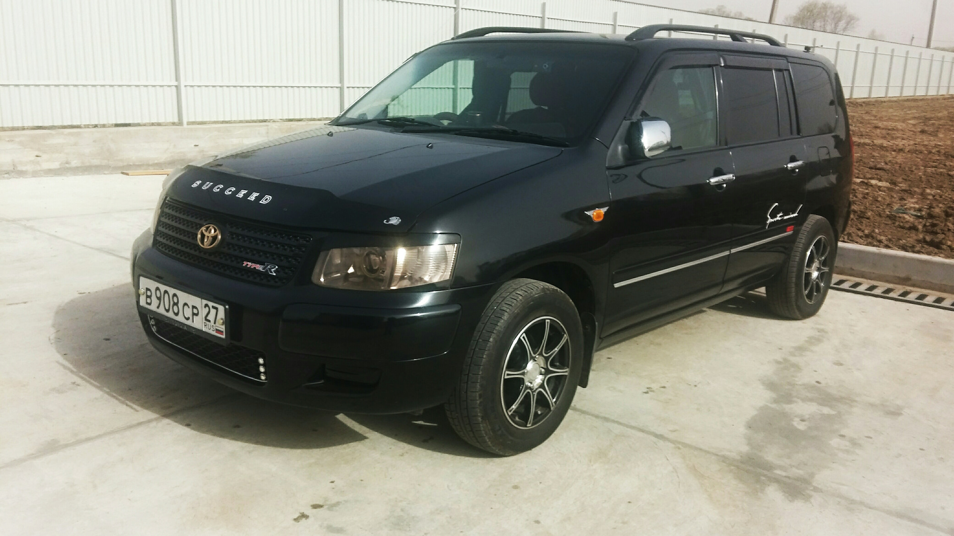 Пробокс 4вд. Тойота Пробокс черный цвет 2003. Toyota Probox off Road Tuning. Toyota succeed off Road.