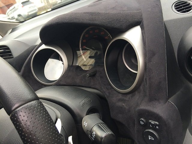 Алькантара-самоклейка, отрезы. ПОПОЛНЯЕТСЯ. — Honda Fit (2G), 1,5 л ...