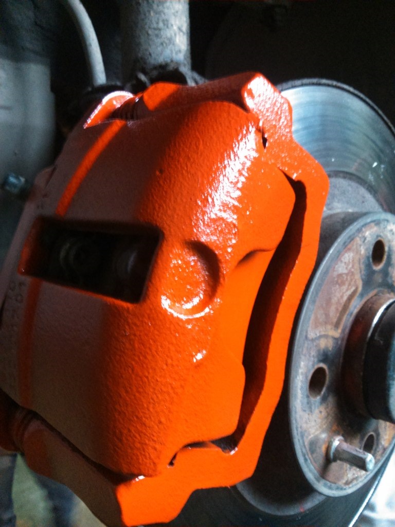 Покраска супортов и барабанов в красный цвет — Lada Приора хэтчбек, 1,6 ...