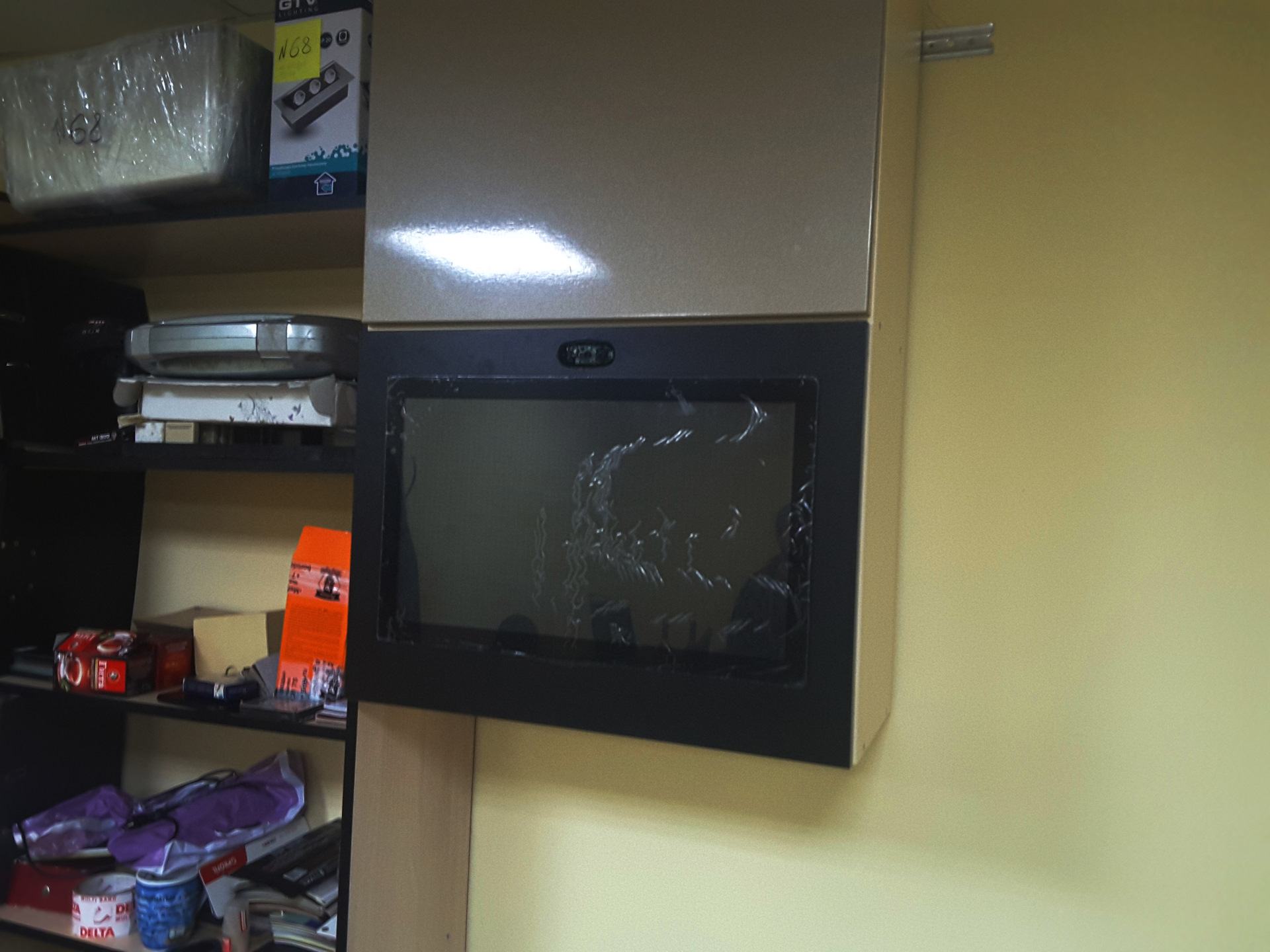 телевизор встроенный в кухонный фасад