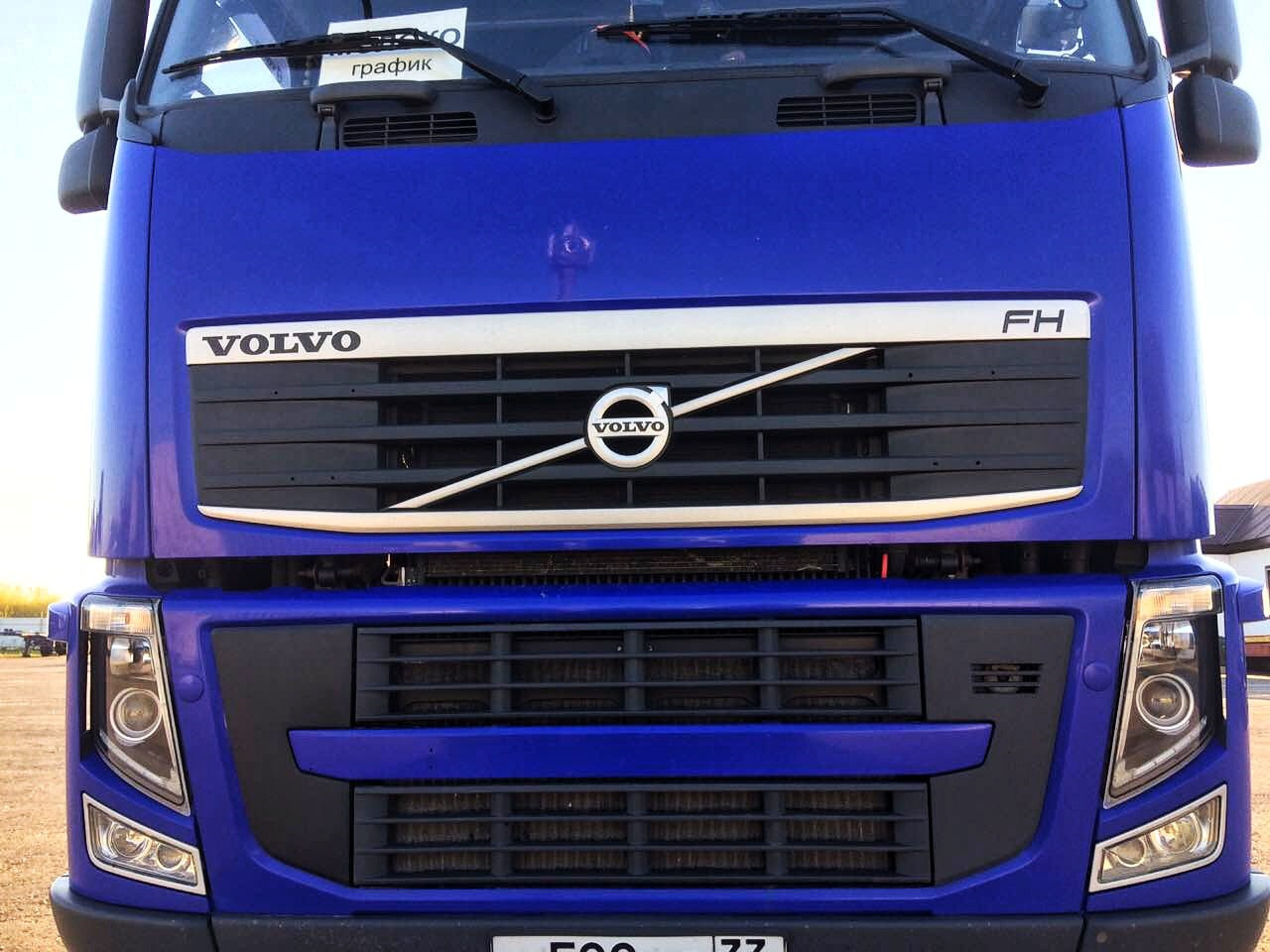 Свет volvo fh. Volvo Truck fh13. Volvo FH 13 синяя. Вольво ФШ 13. Фара Вольво fh13.