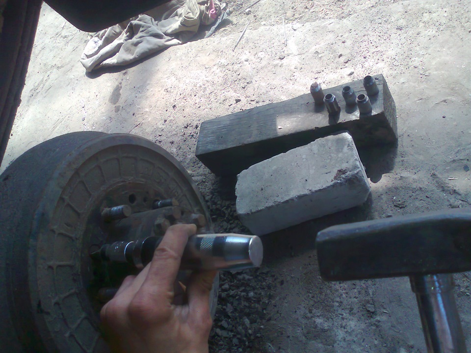 Замена задних колодок — УАЗ Patriot, 2,7 л, 2005 года | своими руками ...