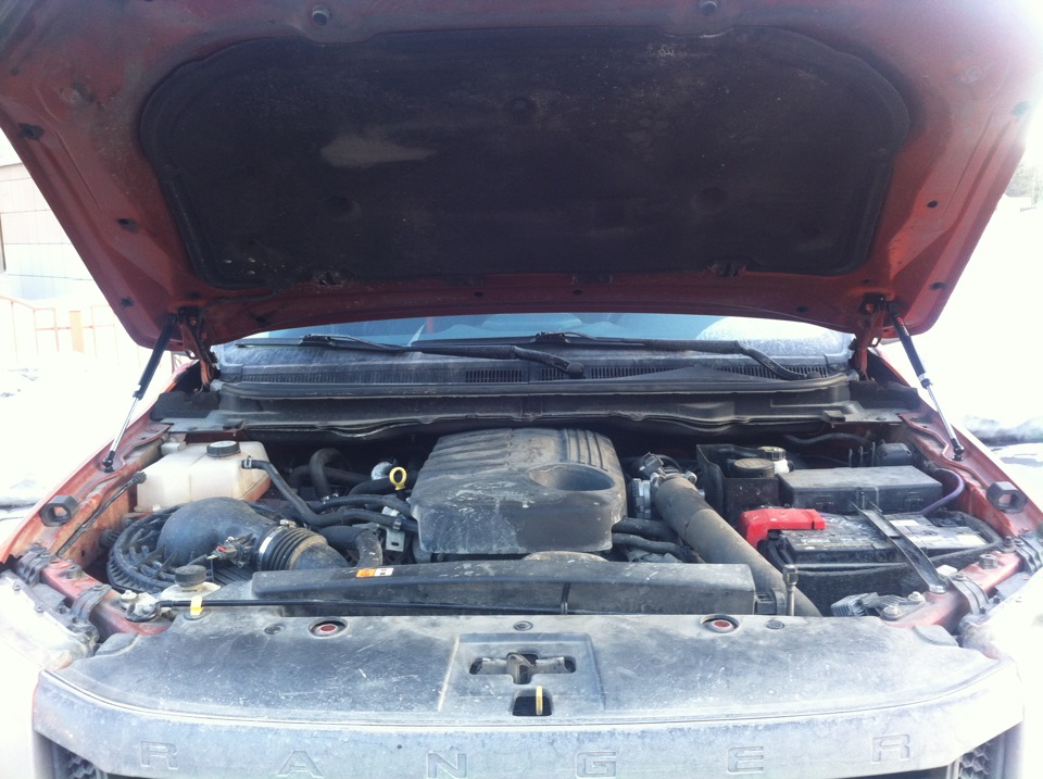 Пневматические амортизаторы на капот — Ford Ranger (3G), 3,2 л, 2013 ...