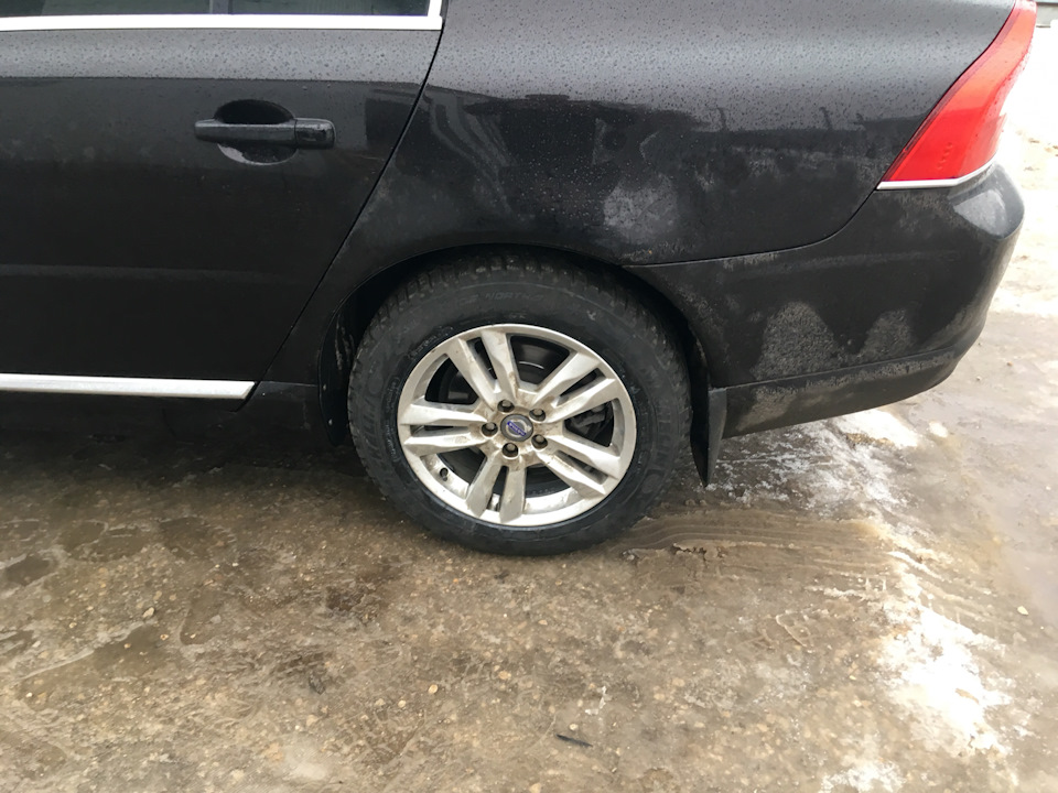 Колеса 235 55 r17. Вольво s40 на резине 225/45 r17. Колеса на Volvo s80 r17. 235 45 17 Volvo s60. Вольво s40 на резине 225/45/17.