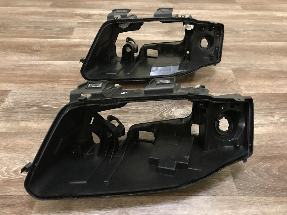 Верхнее — галоген Нижнее — ксенон — Audi Allroad (C5)