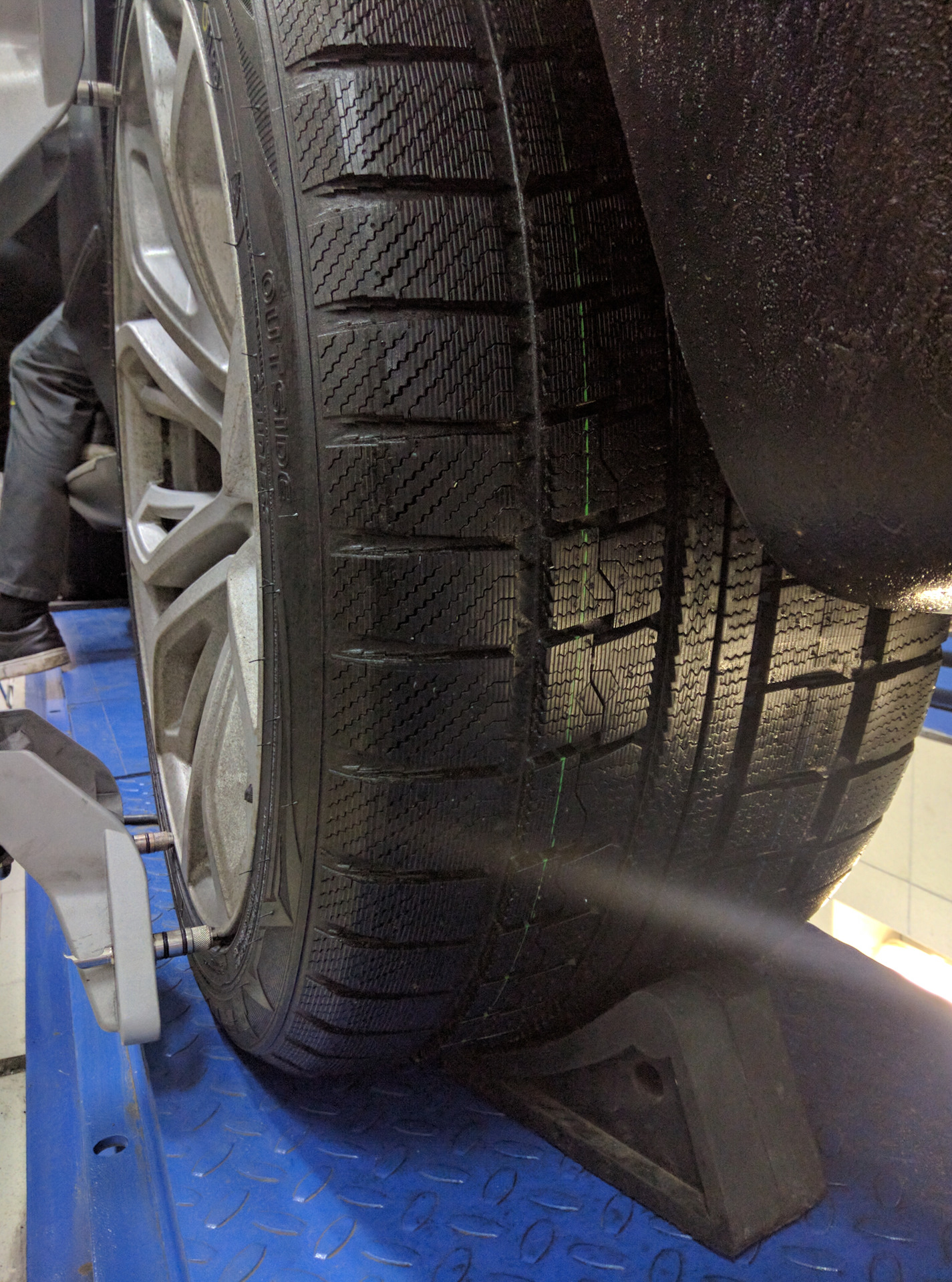 Нитто винтер. Nitto nt421q 315/35 r20. Nitto nt90. Nitto NT SPK 315/35 r20 t106. Nitto 215/55 r17 nt90w.
