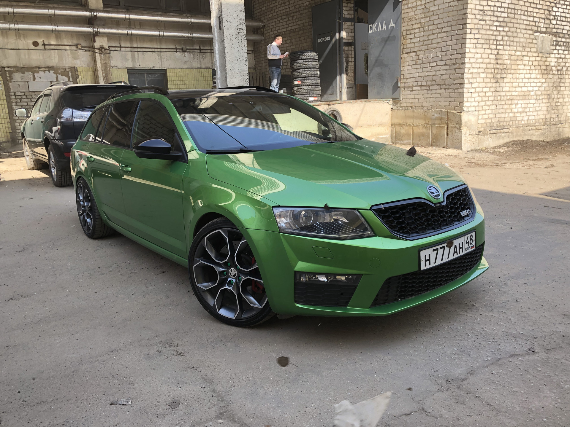 Матовый хаки Military Green Skoda