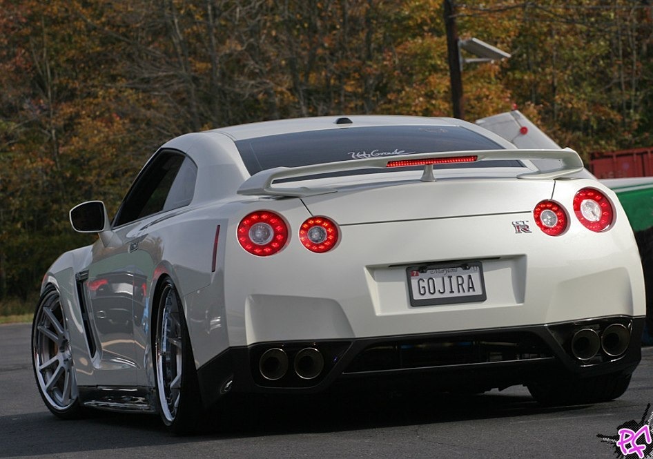 Nissan gt r r35 White