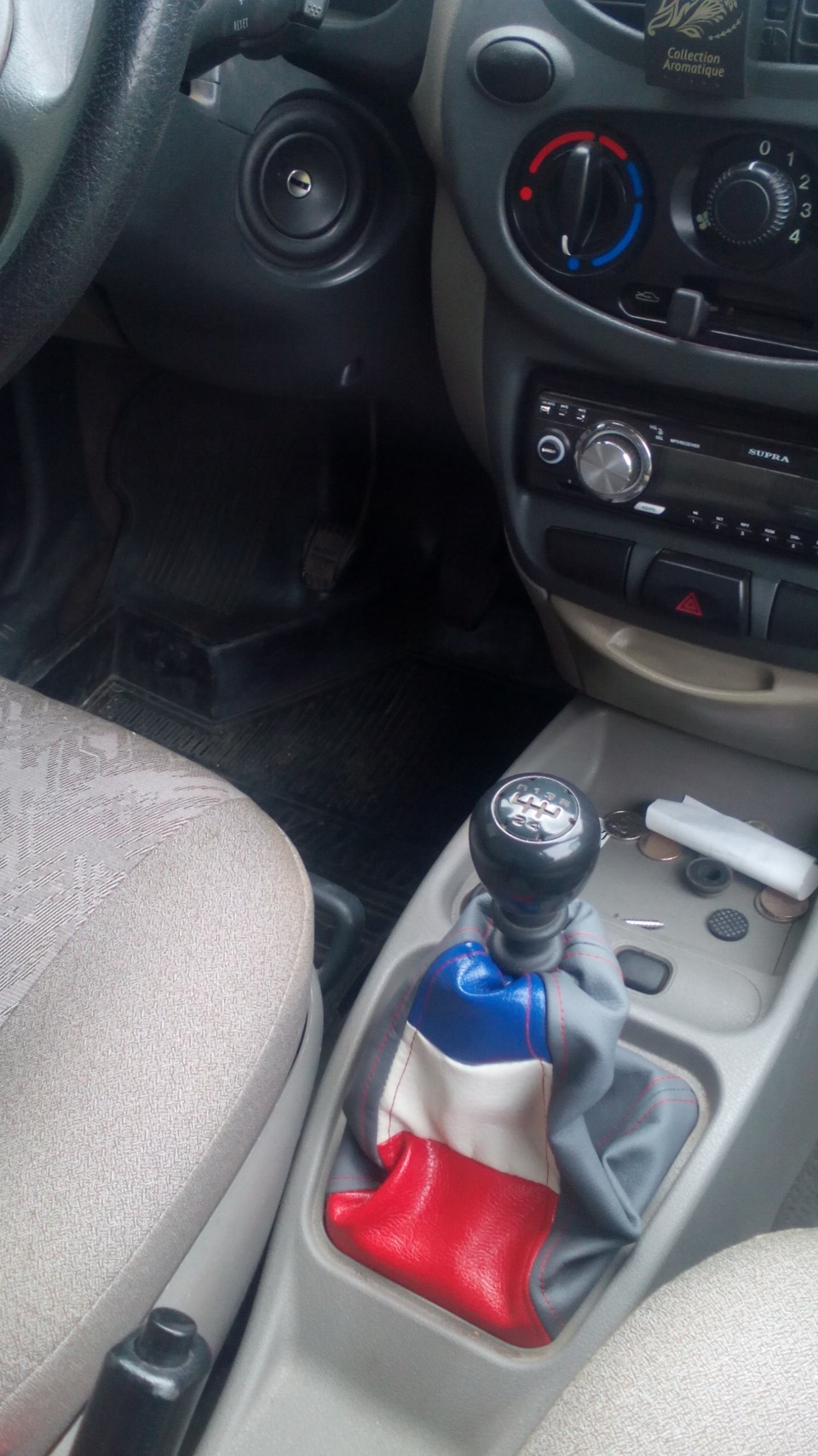 чехол на рычаг КПП. — Lada Калина Универсал (1G), 1,6 л, 2009 года ...