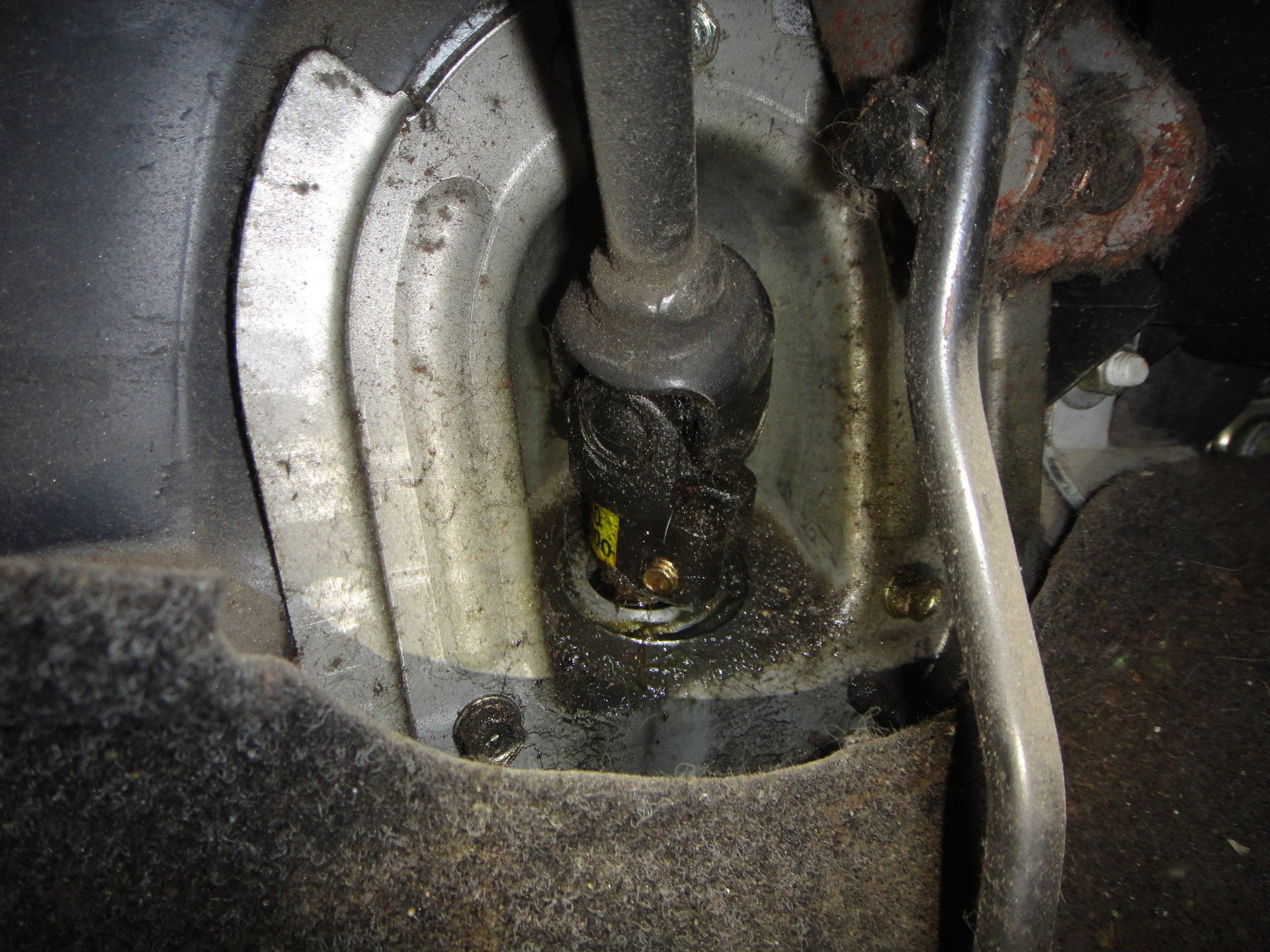 Пол днище ваз 2109 ремонтный. Как заменить целиком. Как заменить целиком. Штуцер переднего тормозного шланга уаз 469. Как заменить целиком.