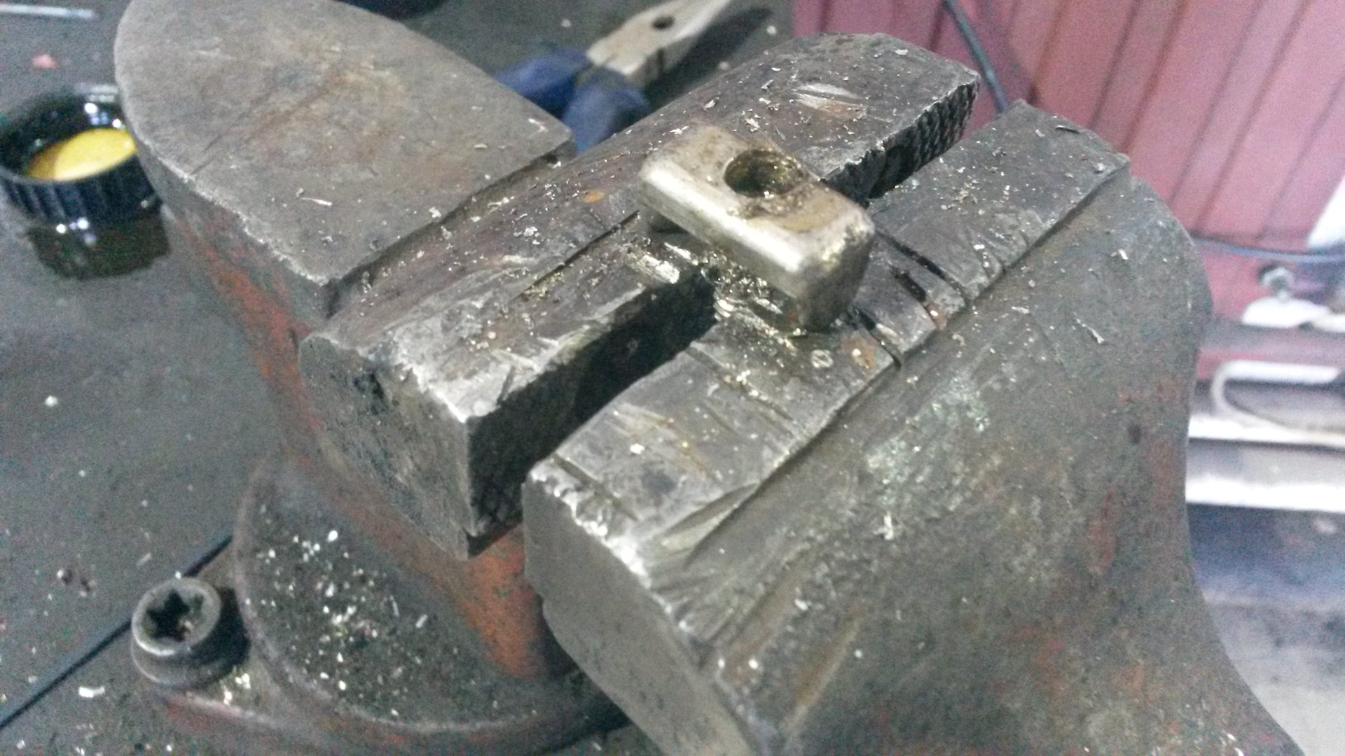 Восстановление фасада и ремонт клеммы аккумулятора — Ford Focus I ...