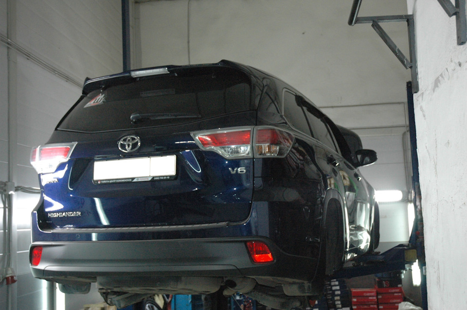 Тойота Хайлендер. Замена сальника раздаточной коробки передач ...