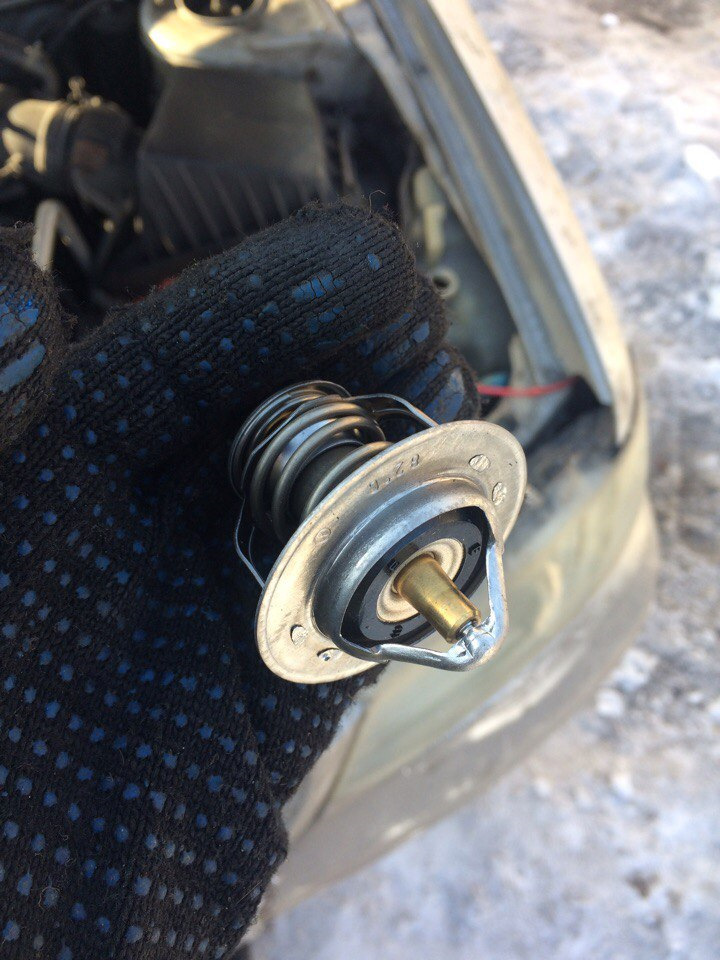 Замена термостата вместе с Антифризов — Nissan Bluebird (U14), 1,8 л ...