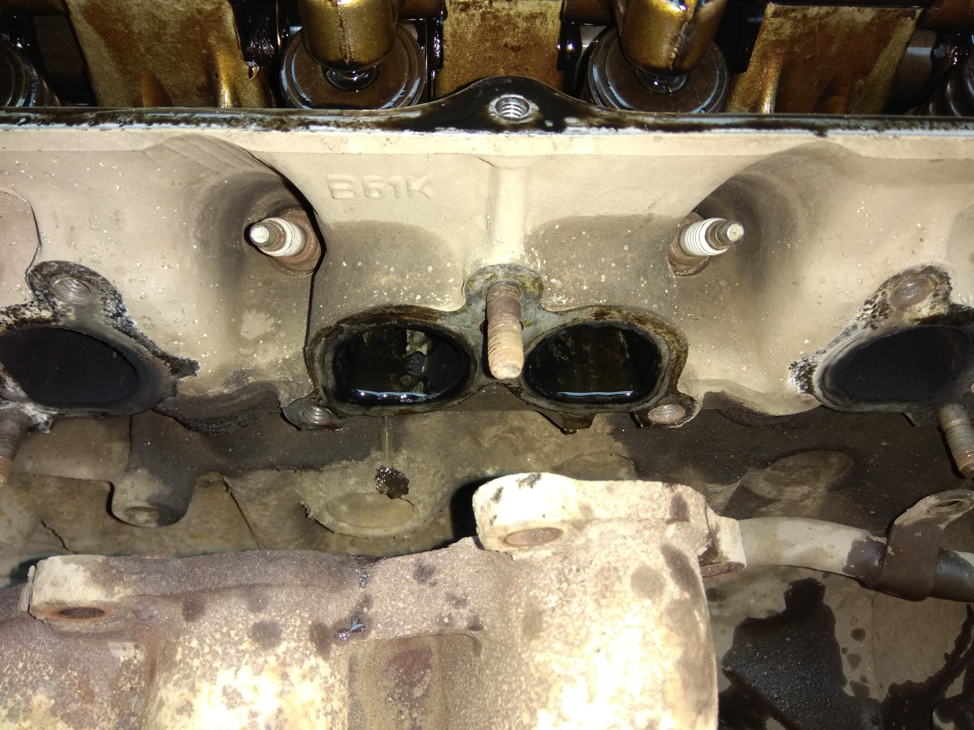 Ваз 2109 антифриз из коллектора. Камаз евро 5 попадание масла в антифриз. Тосол уходит в выхлопную трубу. Замена глушителя дэу нексия n150 своими руками. Тосол из выхлопной трубы.