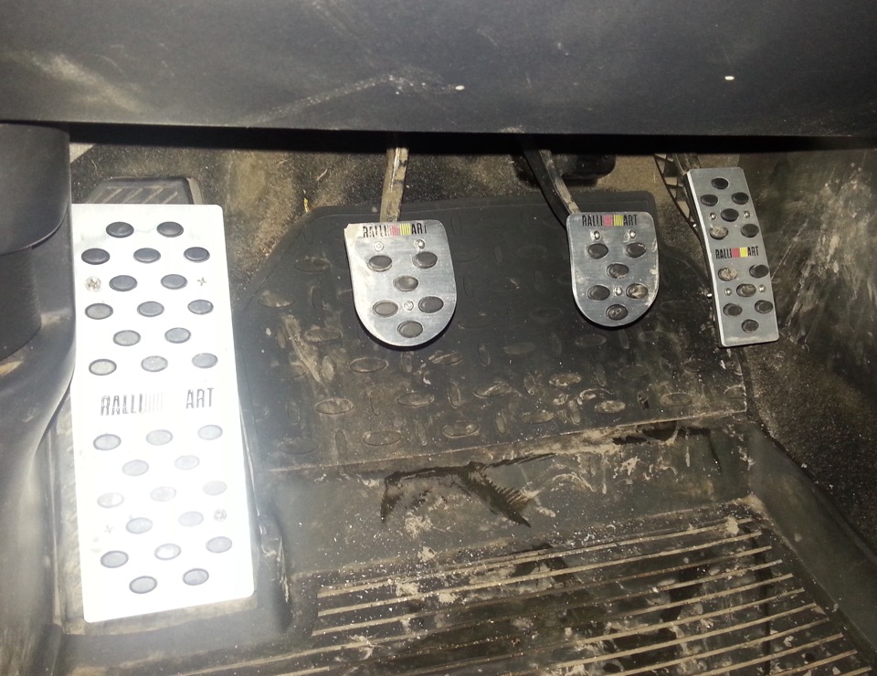 rasporka-v-zhope-seks-video-devushki-i-paren-zhestkoe-porno