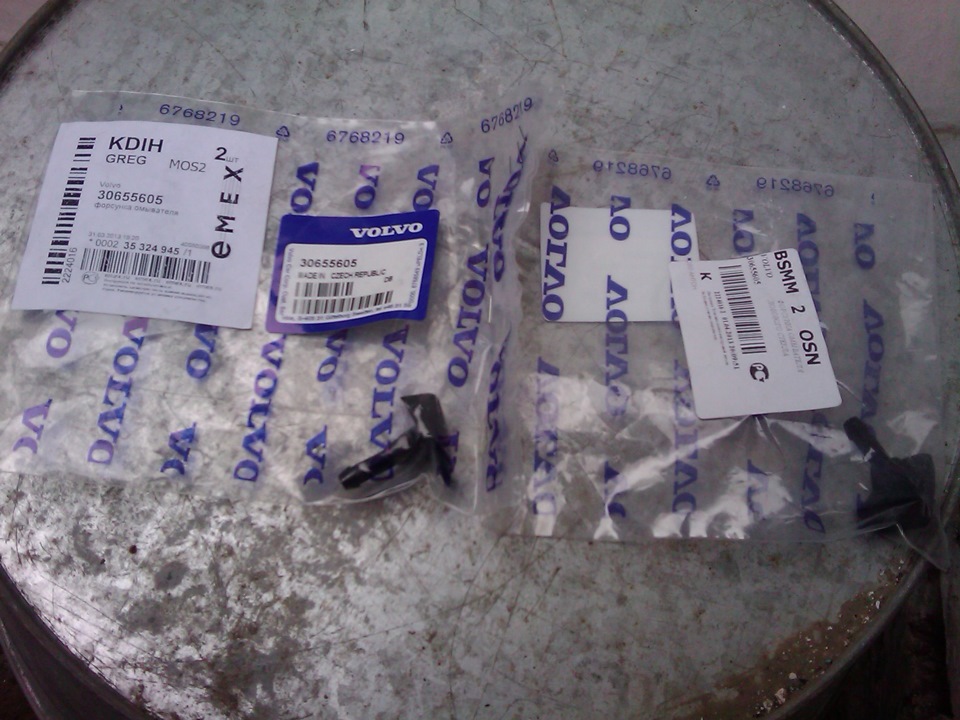 Поставил веерные омыватели лобового стекла от Вольво. — Honda Civic ...