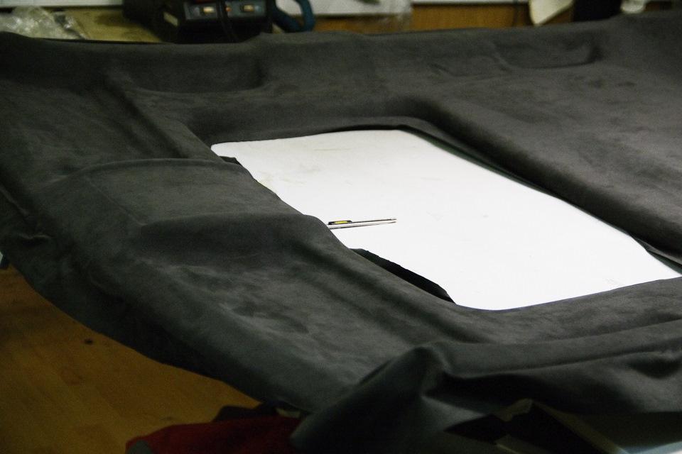 Поклейка потолка в чёрную алькантару для Лексус 570. — Куписалон на DRIVE2