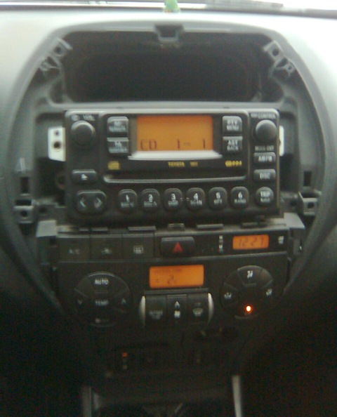 Replacing the radio - Toyota RAV4 20 l 2004