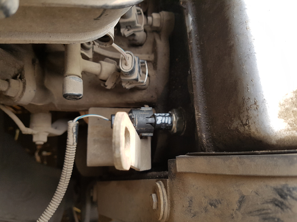 Мерцает лампочка давления масла — Lada Калина хэтчбек, 1,6 л, 2007 года ...