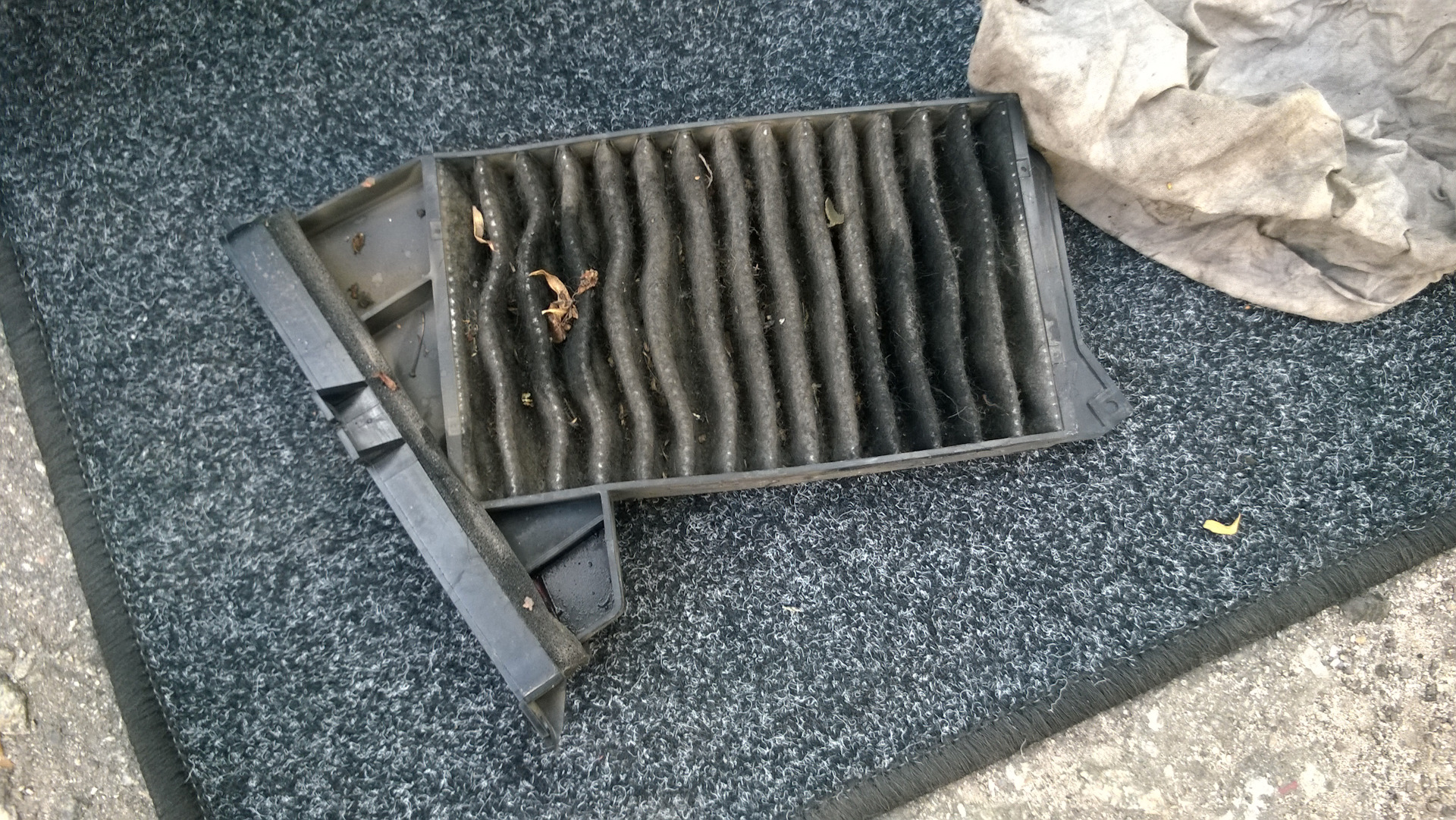 Мокрый коврик — решено! — Mitsubishi Galant (8G), 2 л, 1997 года ...