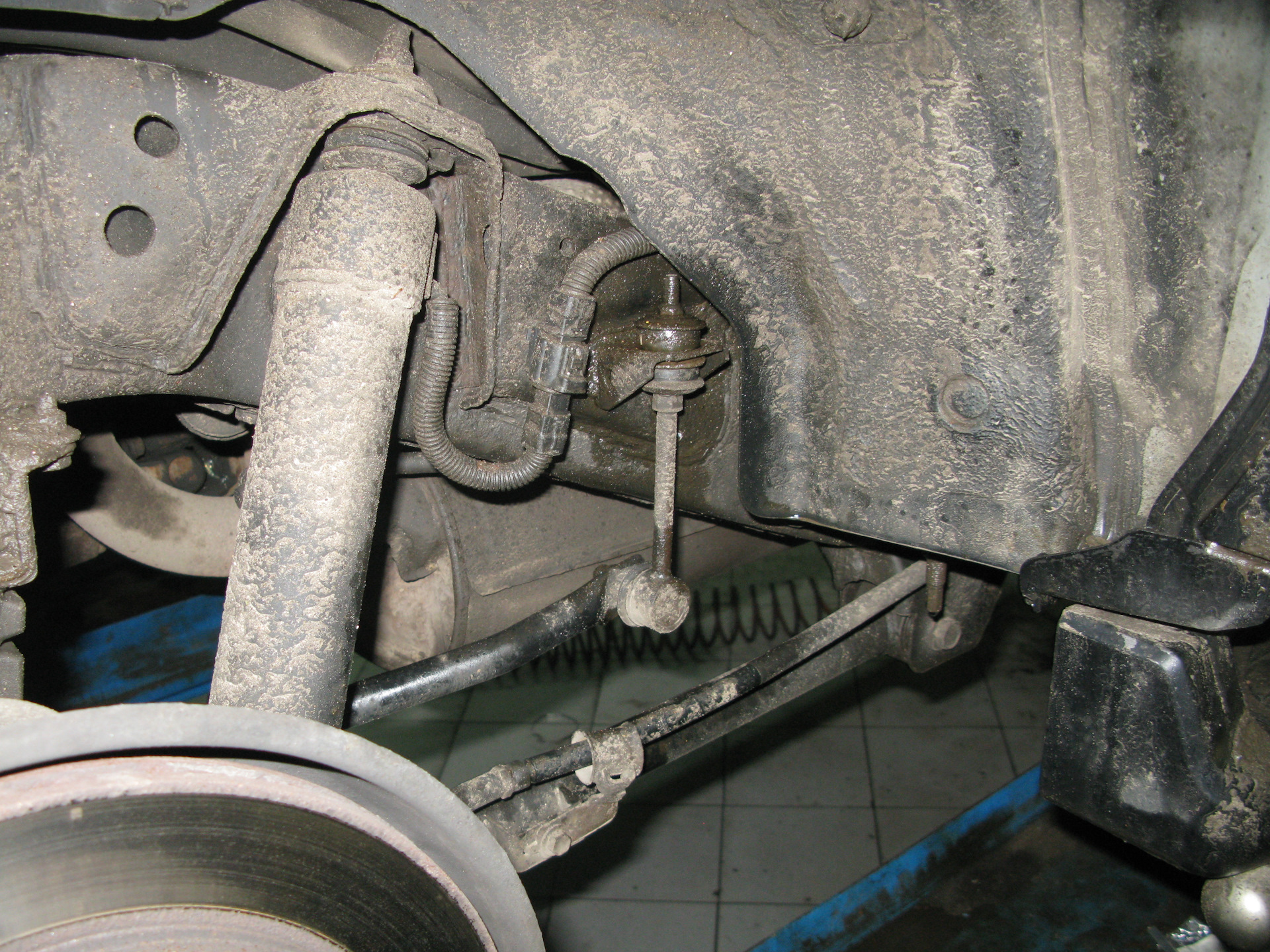 царапина прадо 150. Land cruiser 120 zamena potsibnika zadnego mosta. Tems prado 120 передние. тойота прадо 120 как поменять. передняя стойка прадо 120.