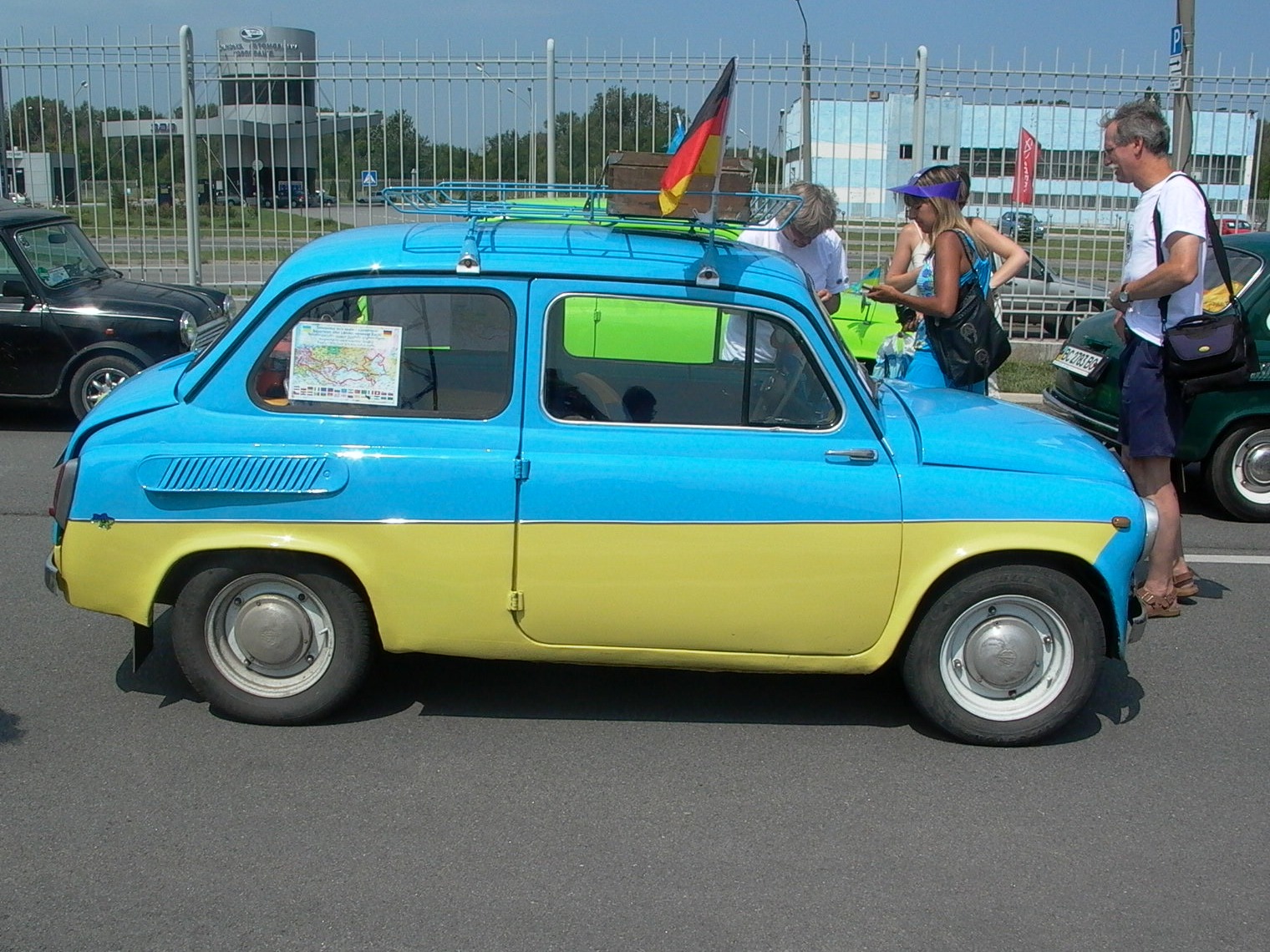 Какие машины на украине. Запорожец ЗАЗ Украина. ЗАЗ-968 автомобиль автомобили Украины. ЗАЗ 968 полиция. БЕНДЕРМОБИЛЬ ЗАЗ.