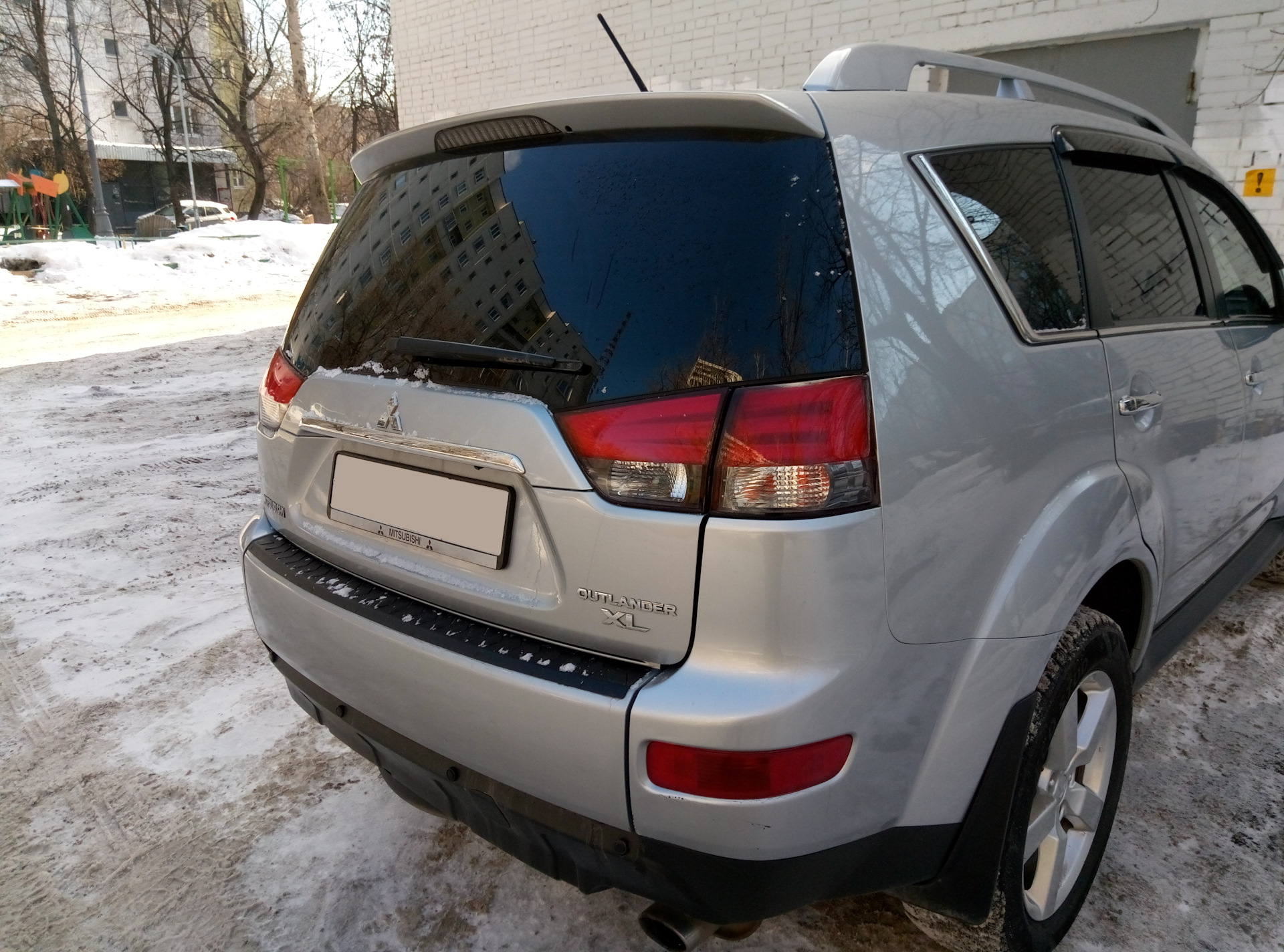 Mitsubishi Outlander 2010 сзади