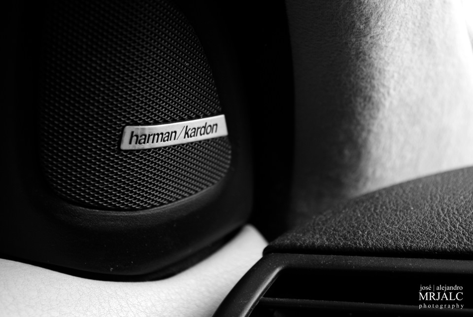 Харман кардон бмв. Harman Kardon BMW. Харман Кардон g30. Harman Kardon e92. Харман Кардон БМВ е46.