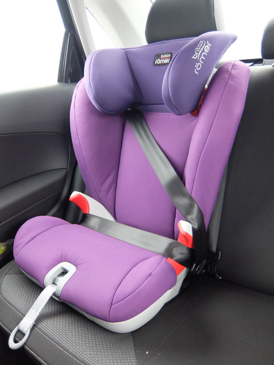 Автокресло Britax Romer Kidfix SL SICT — Volkswagen Polo Sedan, 1,6 л, 2016  года | аксессуары | DRIVE2