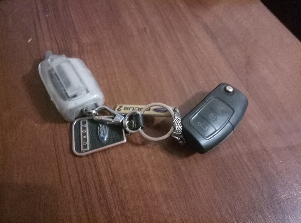 Батарейка в ключе — Ford Focus II Sedan, 1,8 л, 2008 года | электроника ...