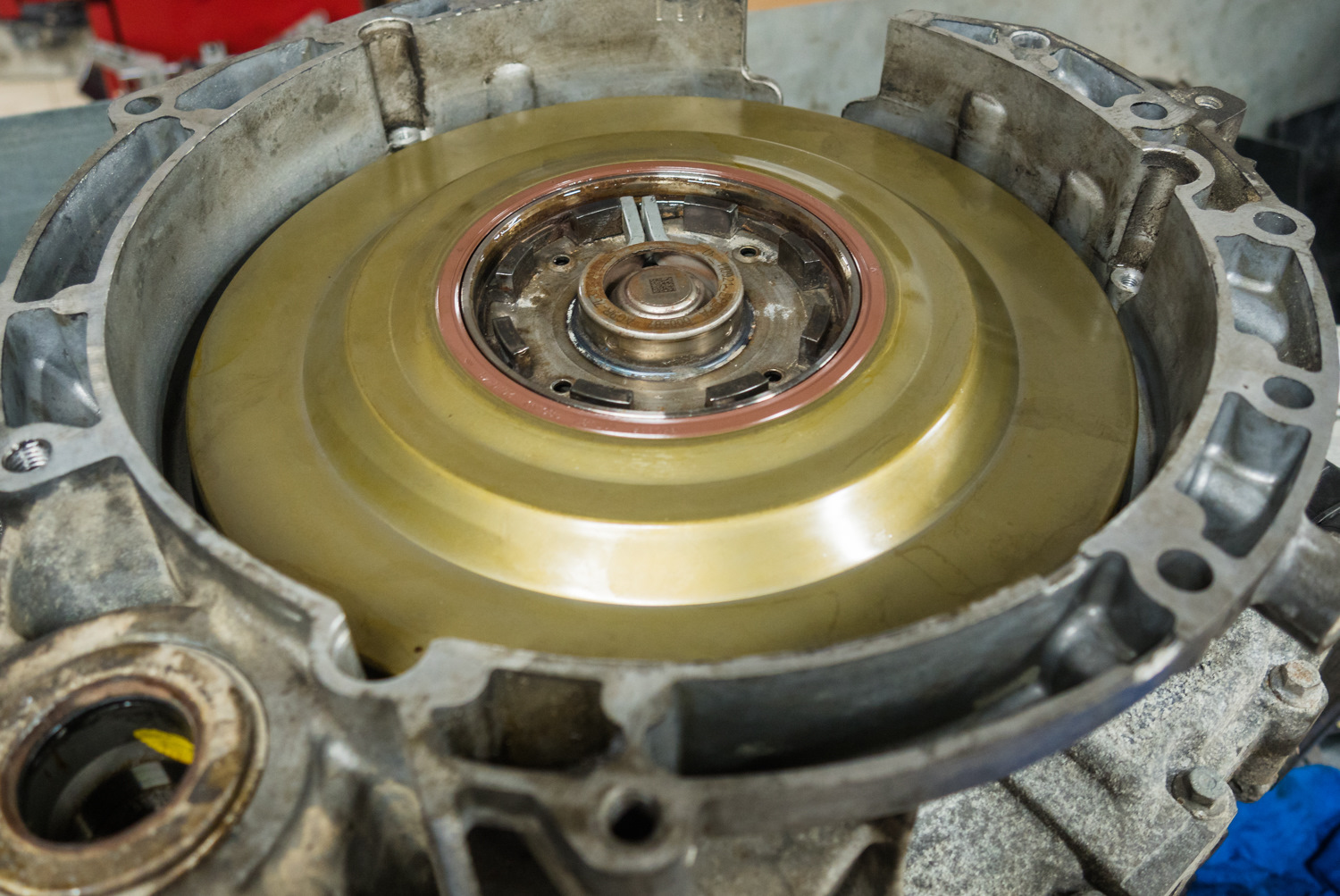 коробка с мокрым сцеплением. коробка дсг мокрое сцепление. многодисковая фрикционная муфта. двойное сцепление коробка дсг. коробка с мокрым сцеплением.