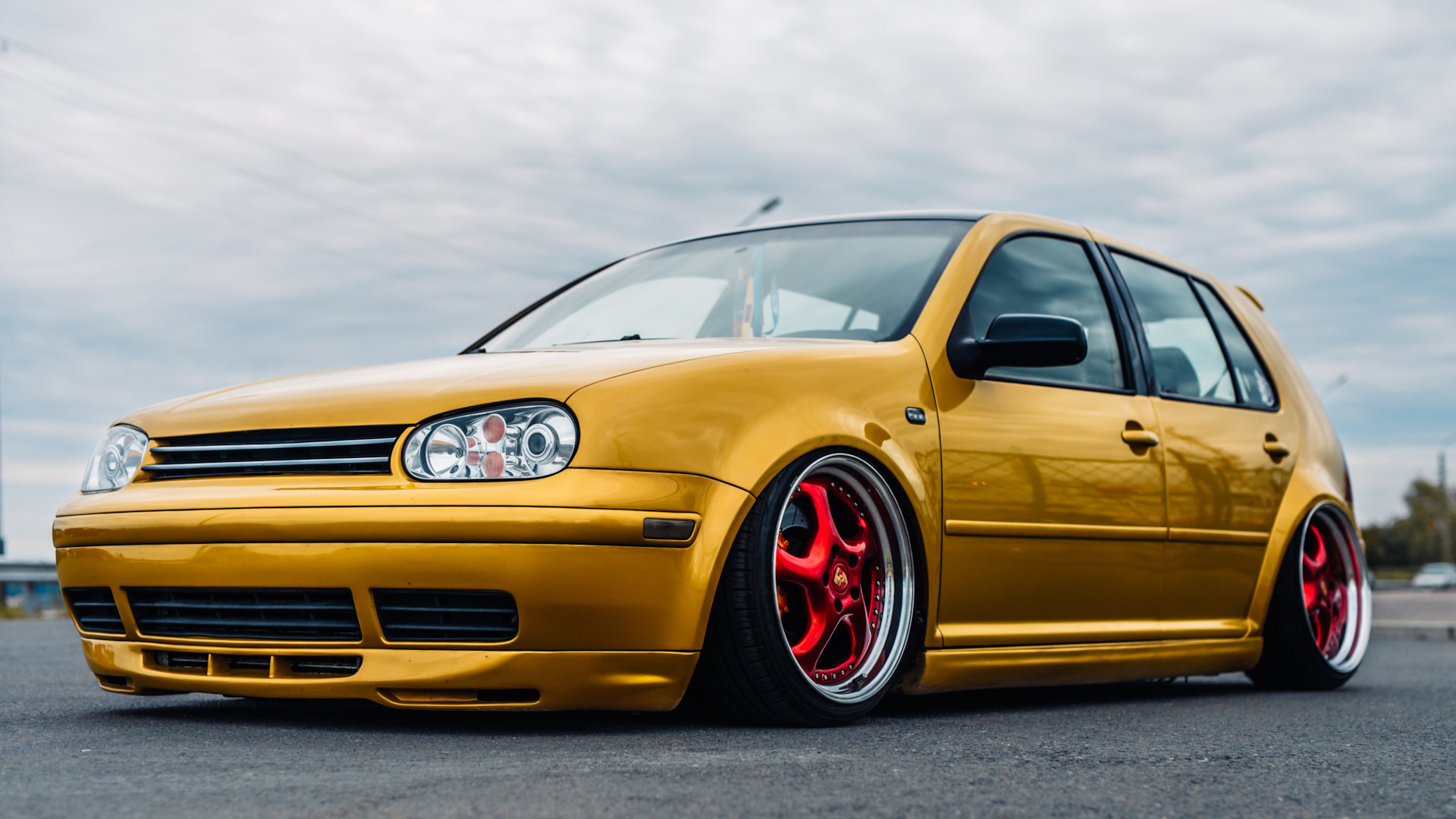 Volkswagen Golf 3 Р¶РµР»С‚С‹Р№