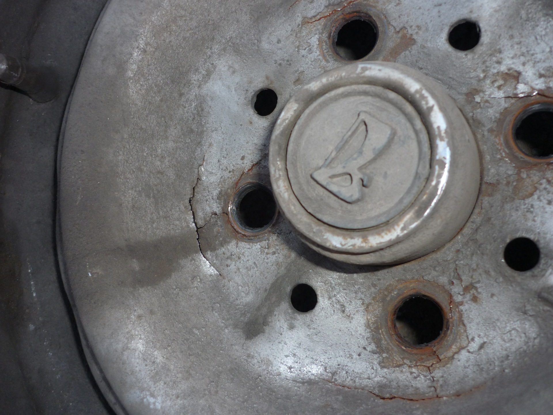 Треснул диск — Lada 21013, 1,6 л, 1987 года | колёсные диски | DRIVE2