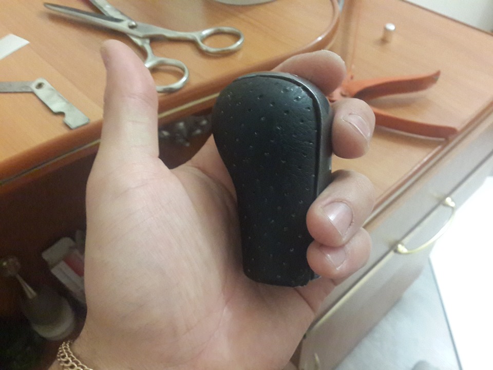 Обтяжка экокожей ручки ркп. — Toyota Avensis II, 2 л, 2005 года ...