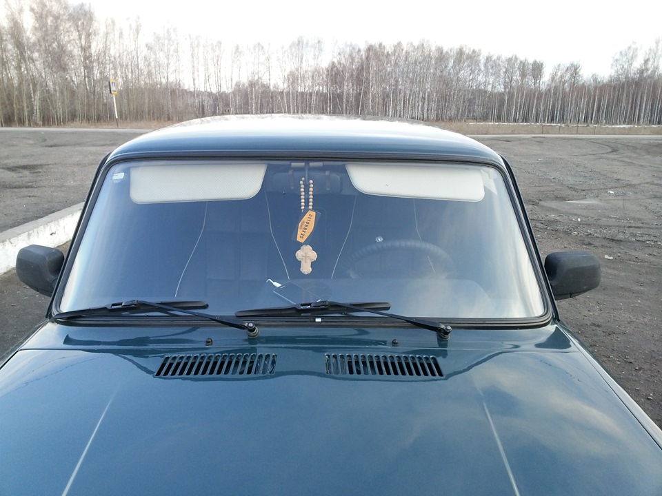 Поставил черный клин на лобовое стекло — Lada 21074, 1,6 л, 2004 года ...