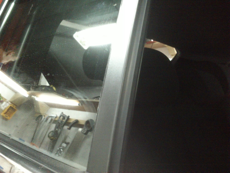 вздулась краска на рамке окна — Geely Emgrand EC7 RV, 1,8 л, 2013 года ...