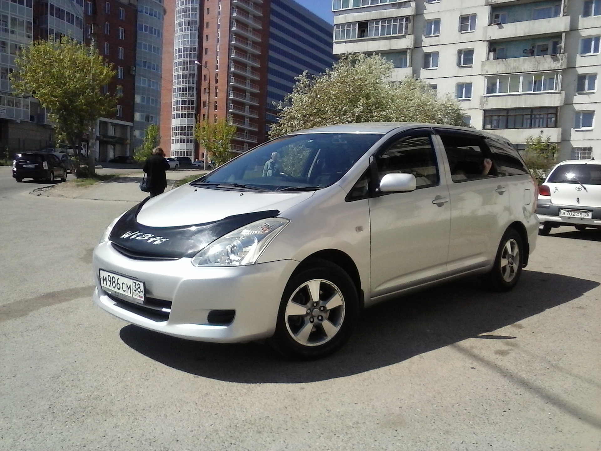 Тойота томск. Тойота Виш 2010 серебристый. Toyota Wish 1.8 серебристый 2008.