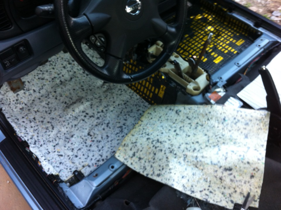 Шумка моторного отсека со стороны салона. — Nissan Almera II (N16), 1,5 ...