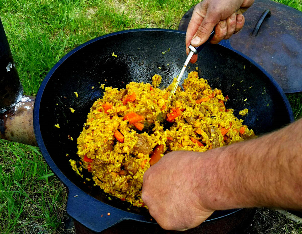 Какой лучше рис для плова в мультиварке. Кушать плов. Плов на САДОВОДЕ. Плов на Нашествие.