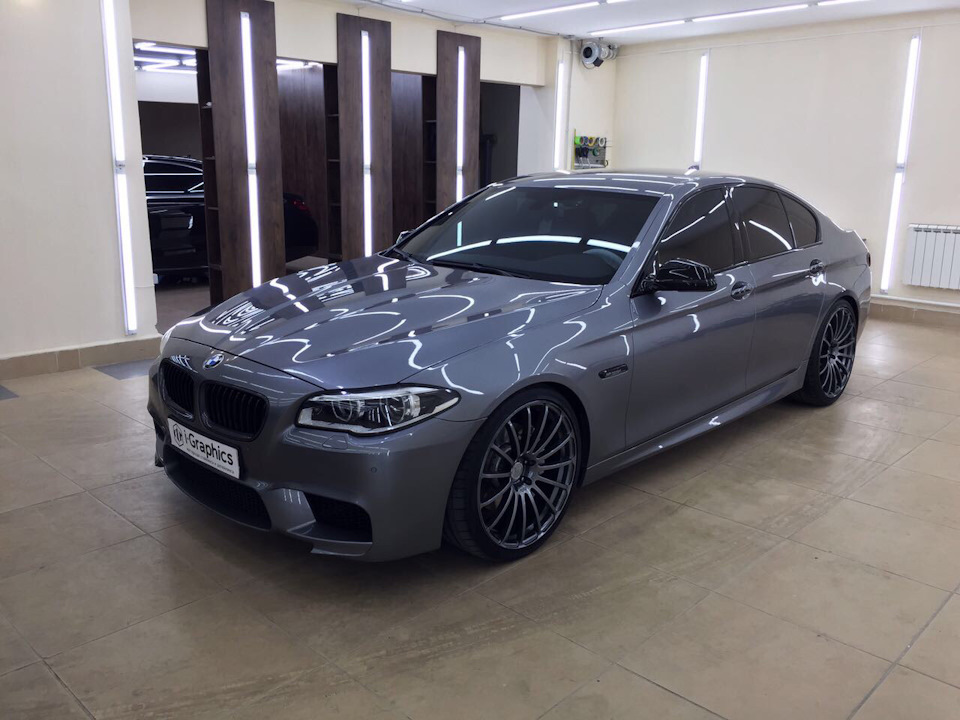 BMW 5 f10 серый матовый