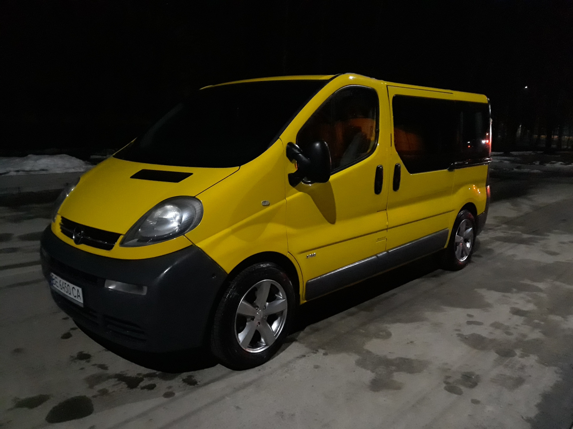 Виваро армения. Opel Vivaro. Опель Виваро 1.9. Опель Виваро желтый. Опель Виваро 1.9 желтый.