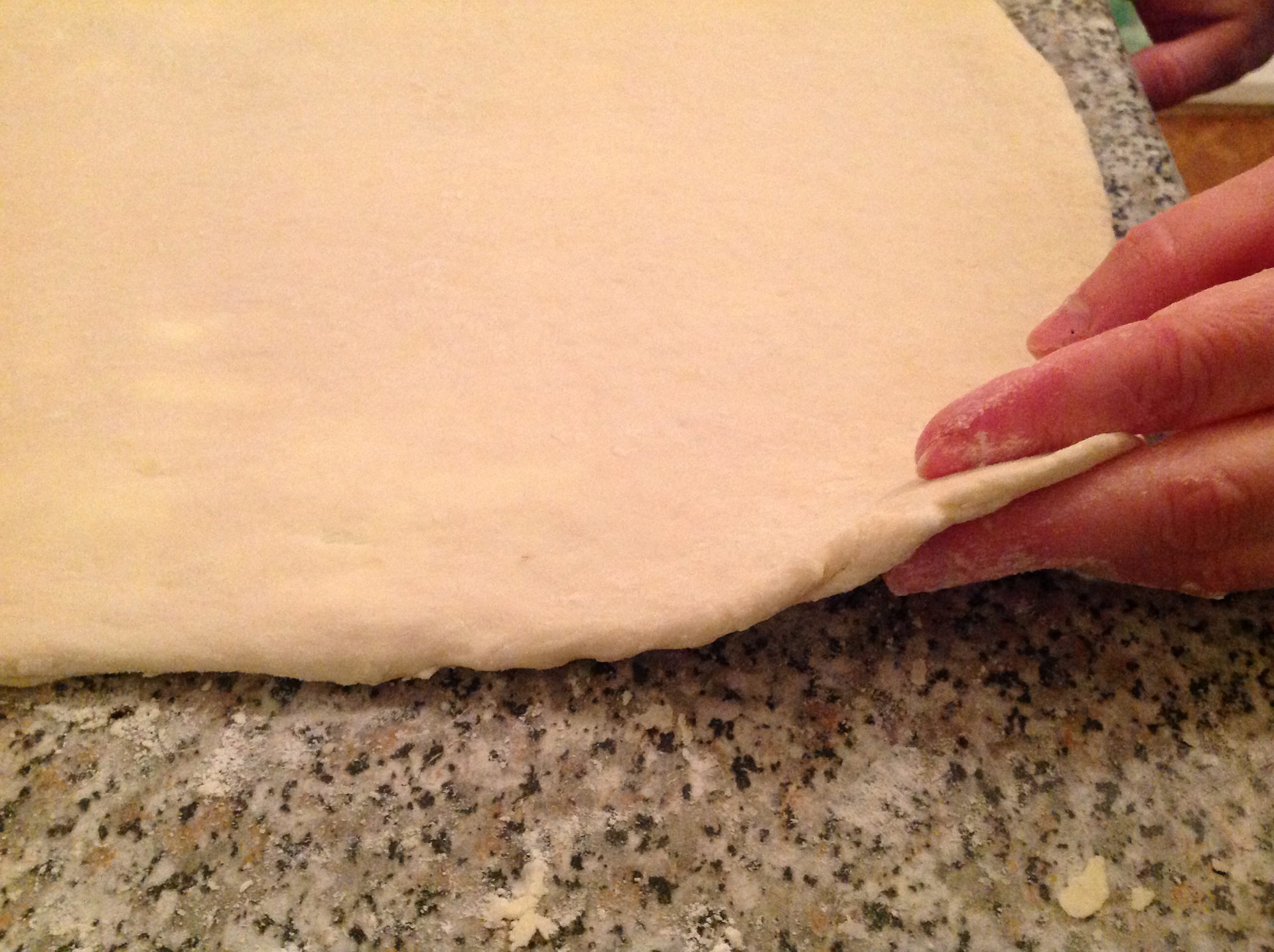 Как быстро разморозить слоеное дрожжевое тесто. Традиционное тесто. Классическое тесто для круассанов. Слоёное дрожжевое тесто пицца.