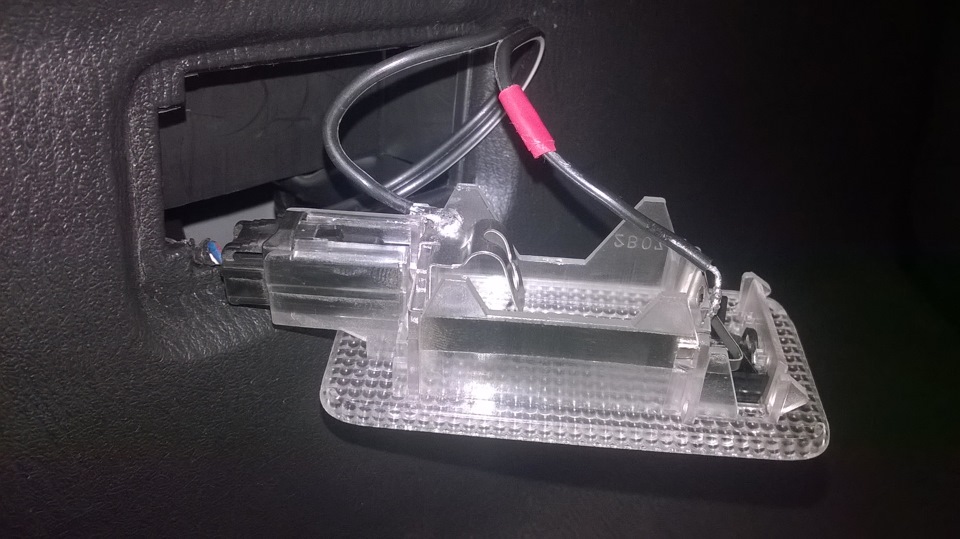 Кнопка багажника мазда сх 5. Плафон подсветки багажника Mazda cx5 ke. Плафон подсветки багажника Mazda 3 BK. Плафон подсветки багажника Мазда сх5. Подсветка в багажник на мазду СХ-5.