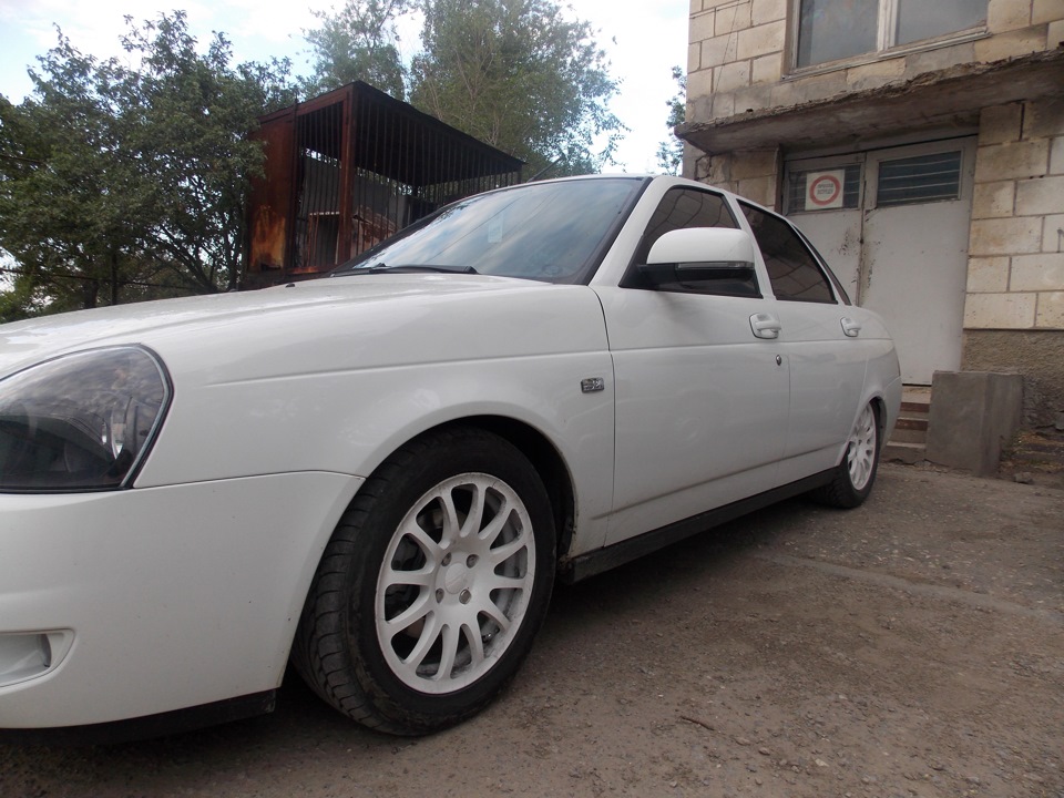 Покрасил фару изнутри, смотрится лучше плёнки! — Lada Приора седан, 1,6 ...