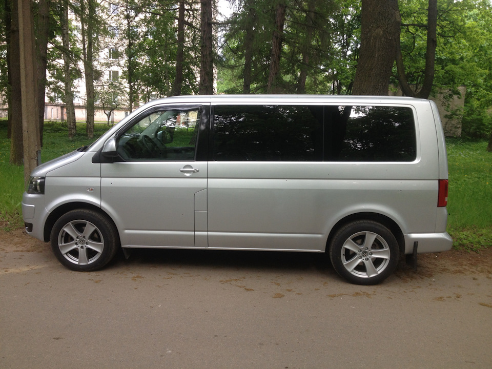 Volkswagen Caravelle t5 серебристый