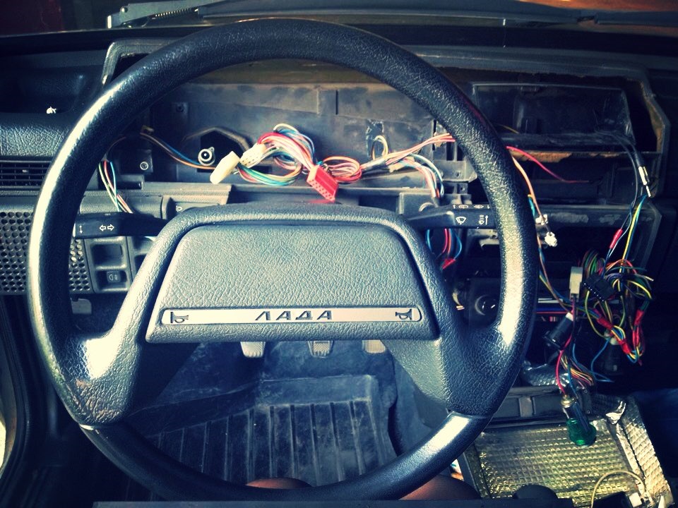 Разборка приборной панели — Lada 21099, 1,5 л, 2003 года | своими ...