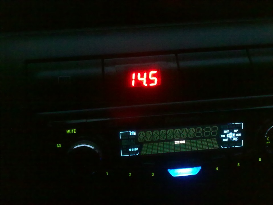 Вольтметр, видеорегистратор к плафону освещения, небольшая карбонизация ...