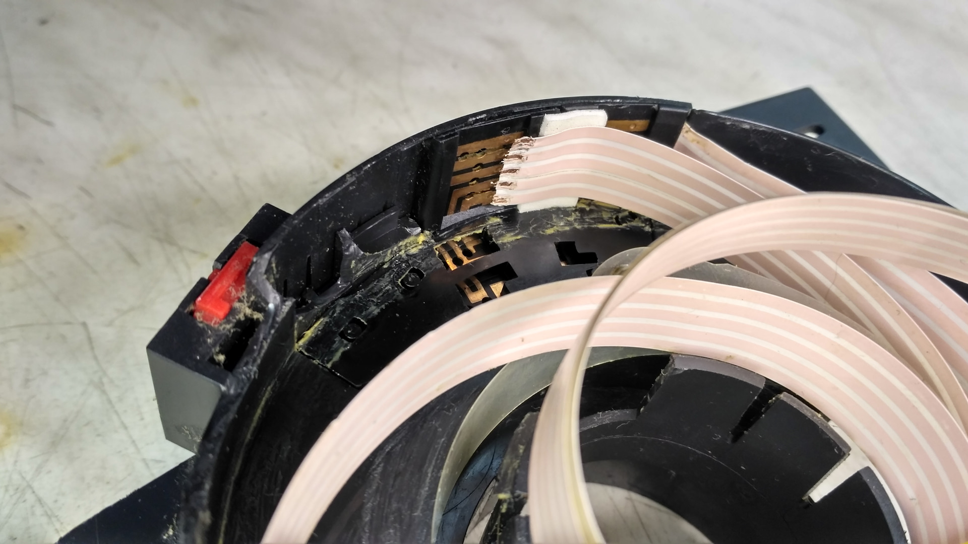 Шлейф бмв. Шлейф бмв. Шлейф бмв. Подрулевой шлейф бмв е34. E83 подрулевой модуль.