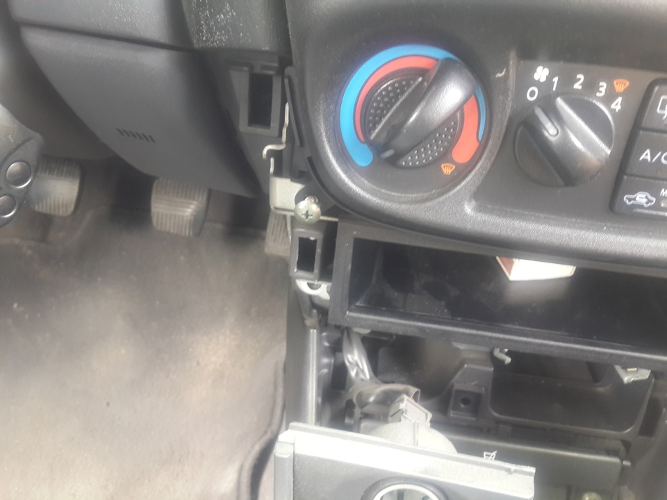 Как снимается магнитола! — Nissan Almera II (N16), 1,5 л, 2005 года ...