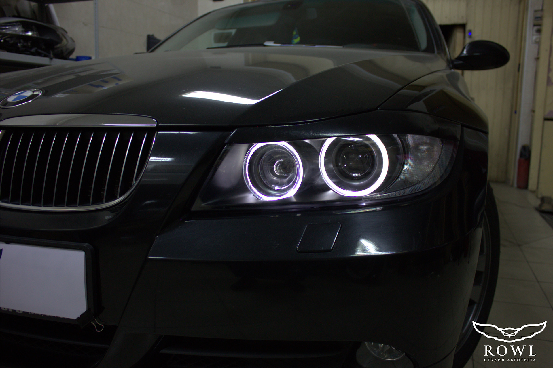 Линзы бмв е90. Фары BMW e90 черные линзы. БМВ е90 оптика белого цвета. BMW e90 тонировка фар. Тонировка передних фар БМВ е90.